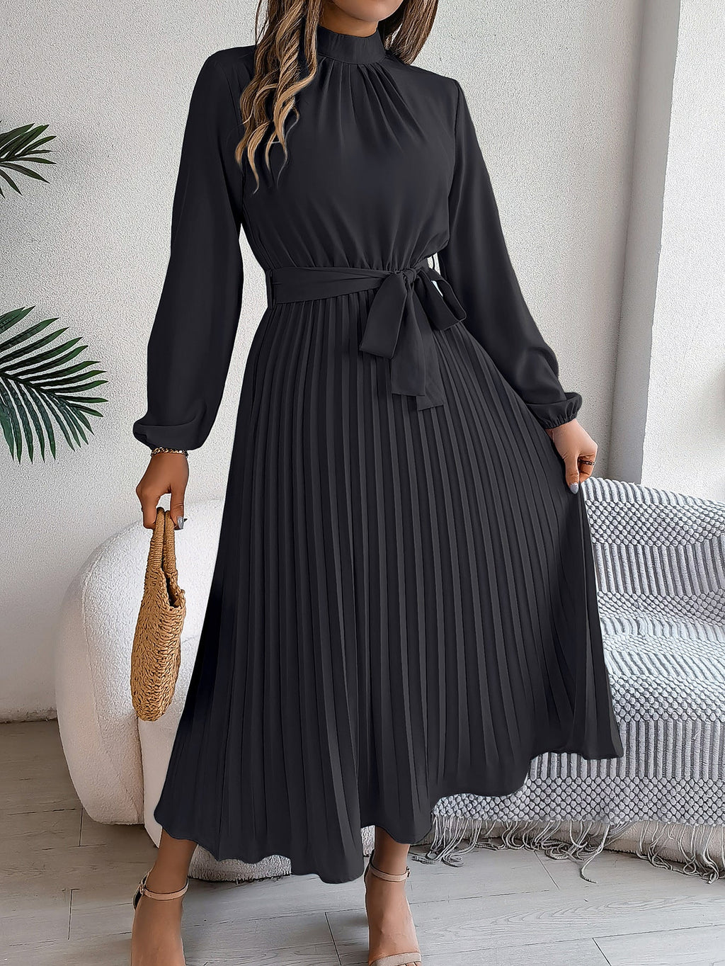 GR | Elegant and timeless pleated dress