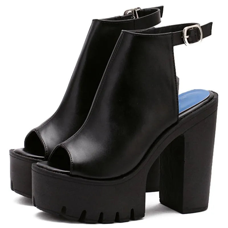 GR | Sandals with a thick heel