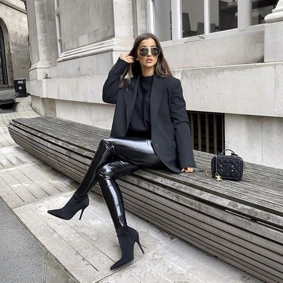 GR | Slim-fit leather trousers with a modern flair