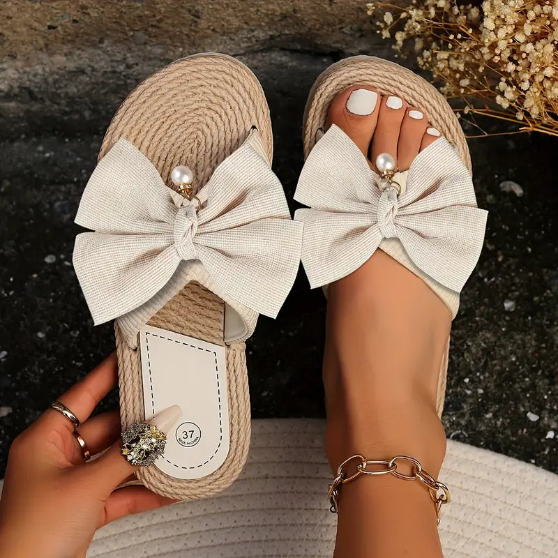 GR | Versatile and stylish sandals with a bow