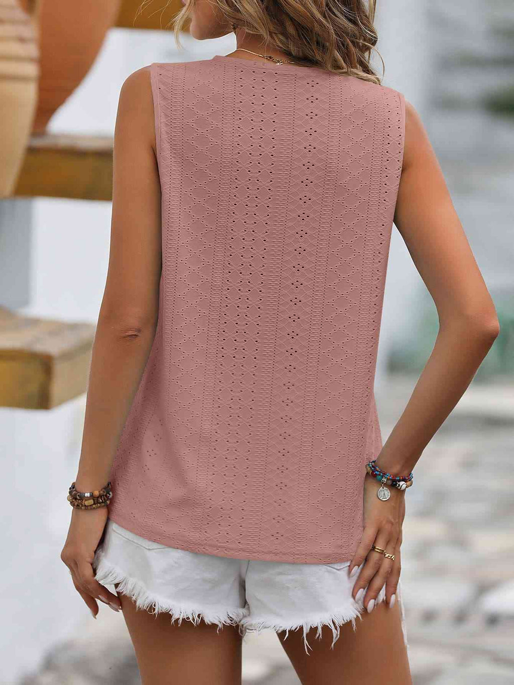 GR | Split Lace V-Neck Sleeveless Shirt