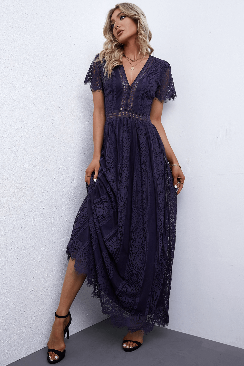 GR | Lace Plunge Kleid Mit Gewelltem Saum