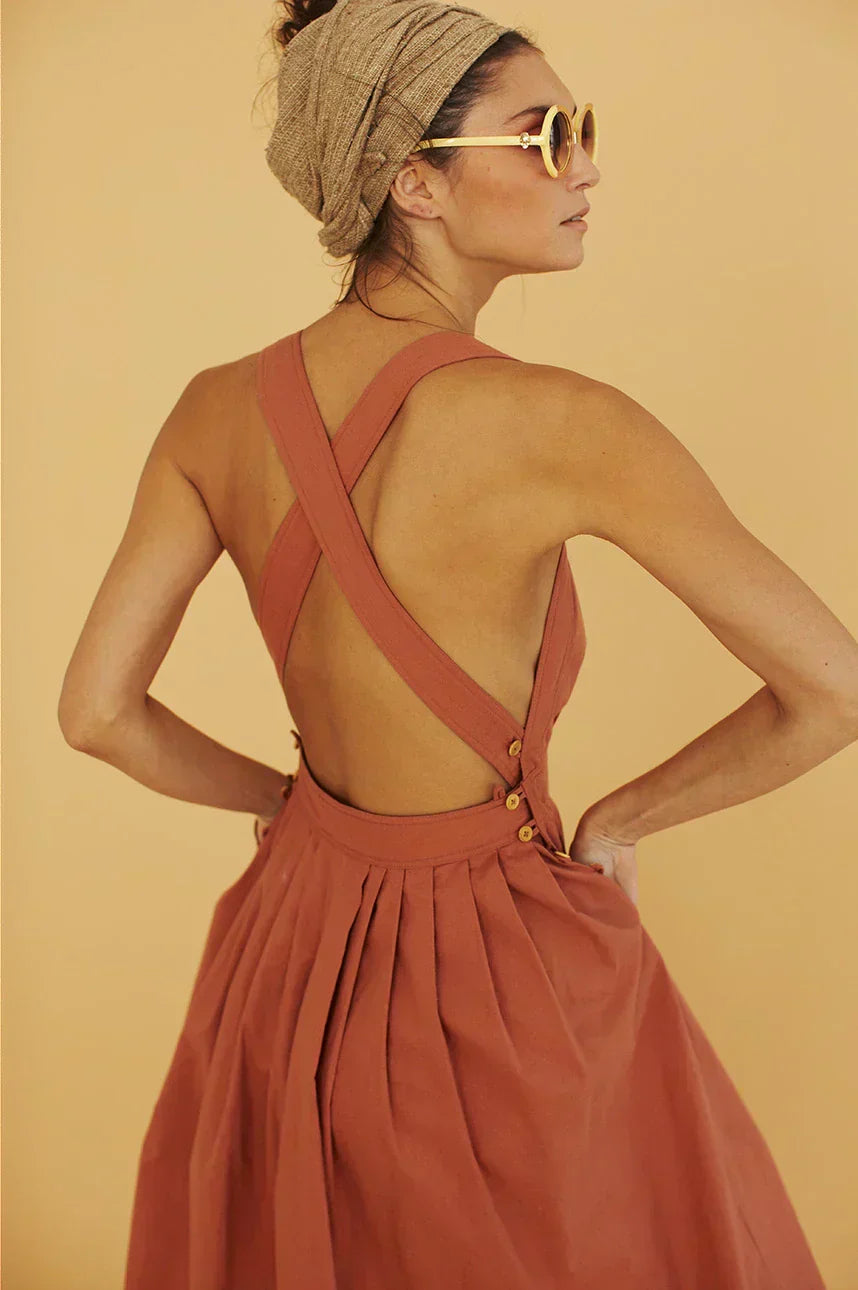 GR | Backless, pleated dress with large pockets