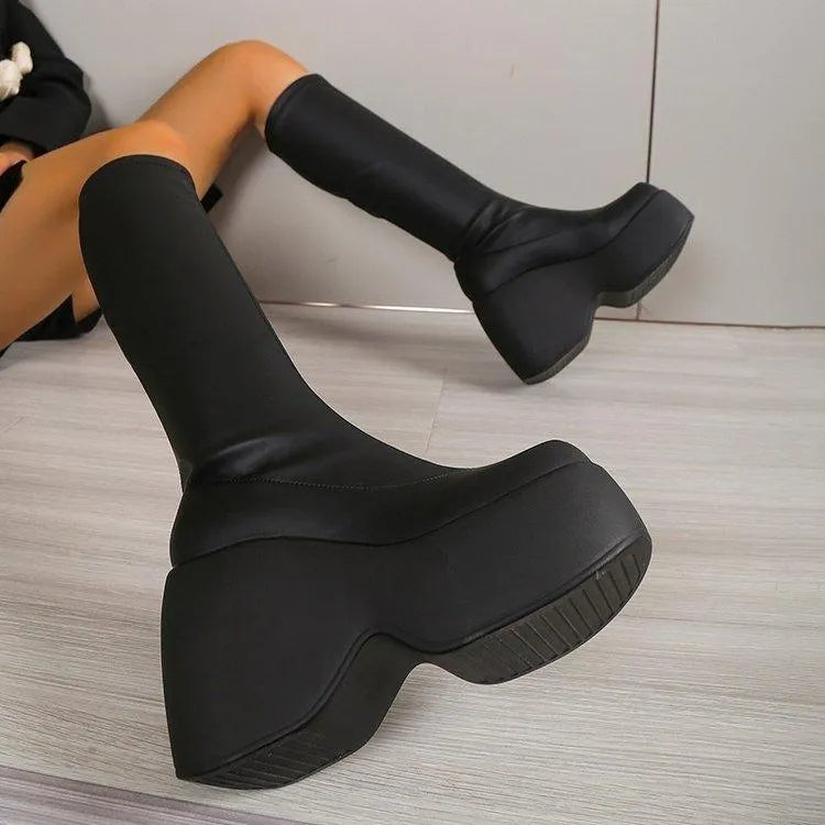 GR | Chelsea boot with elastic wedge heel made of leather