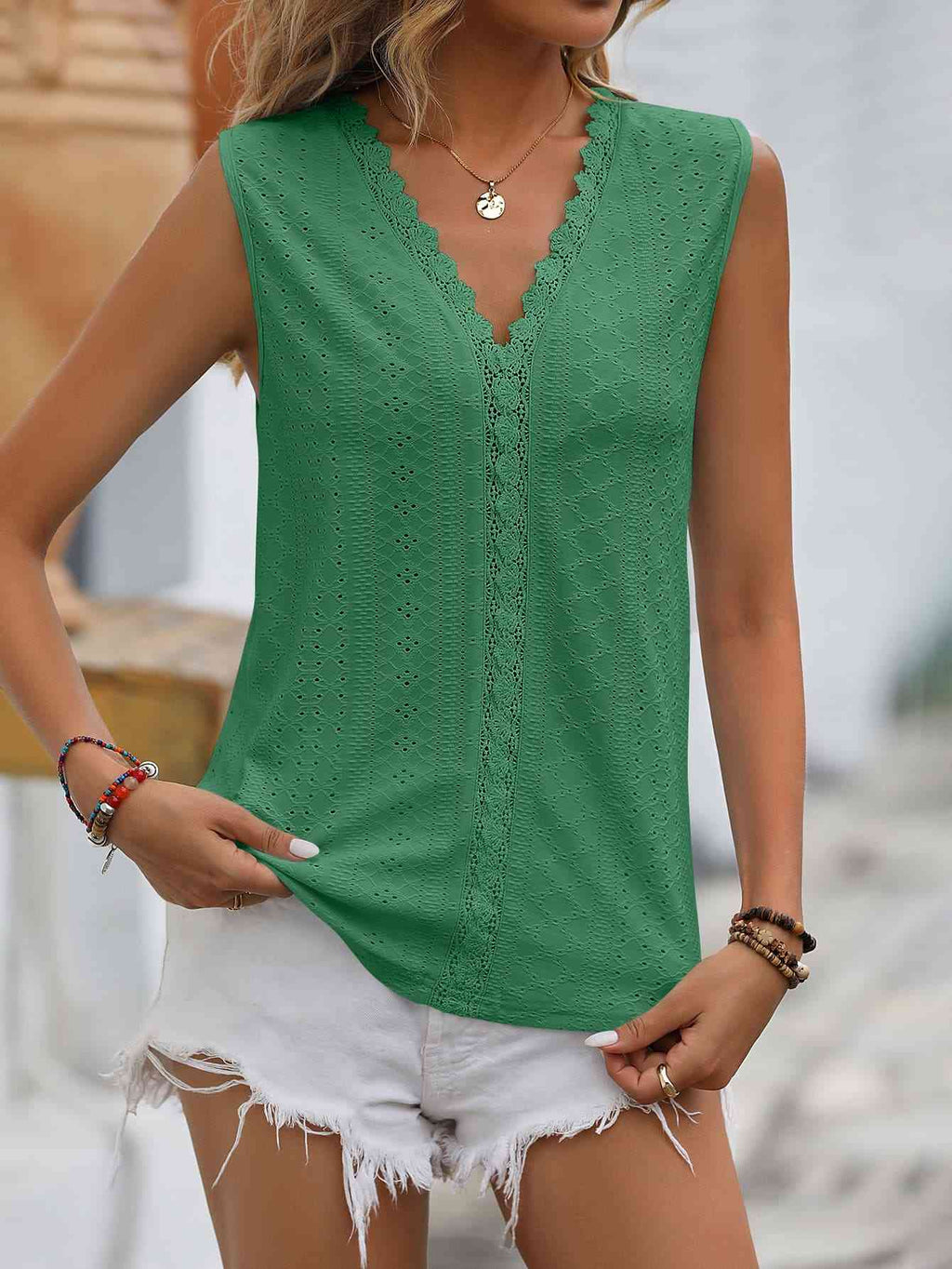 GR | Split Lace V-Neck Sleeveless Shirt