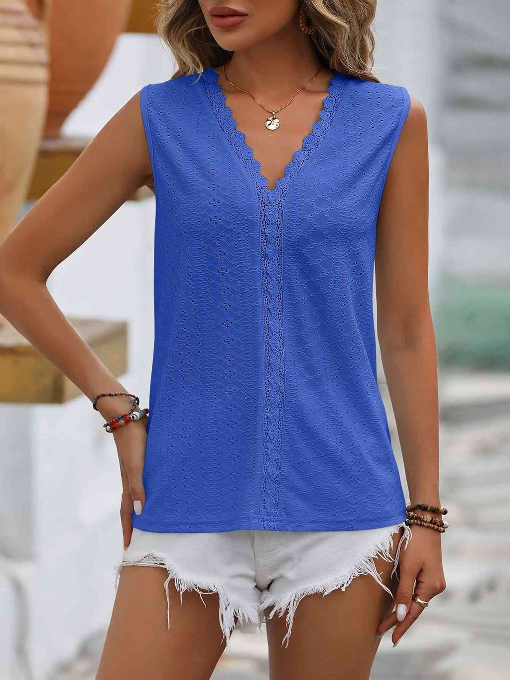 GR | Split Lace V-Neck Sleeveless Shirt