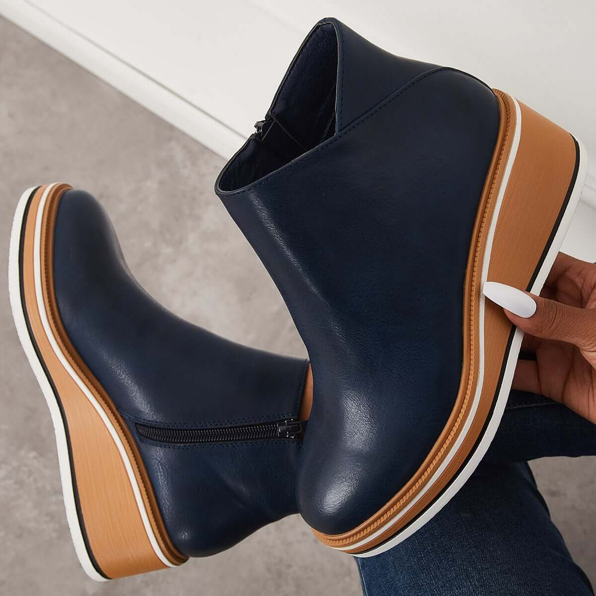 GR - Stylish ankle boots with zipper and platform