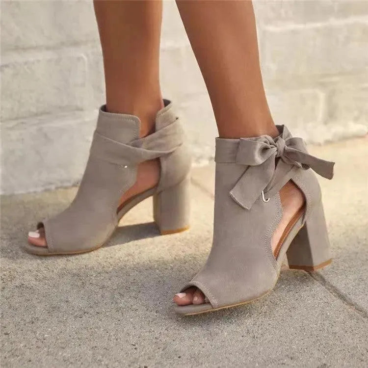 GR | Sandals with thick hooks and strik