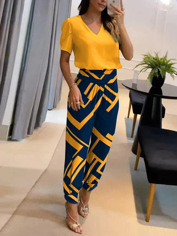 GR | Two-piece set: V-neck, short-sleeved top & elasticated waist trousers, relaxed fit