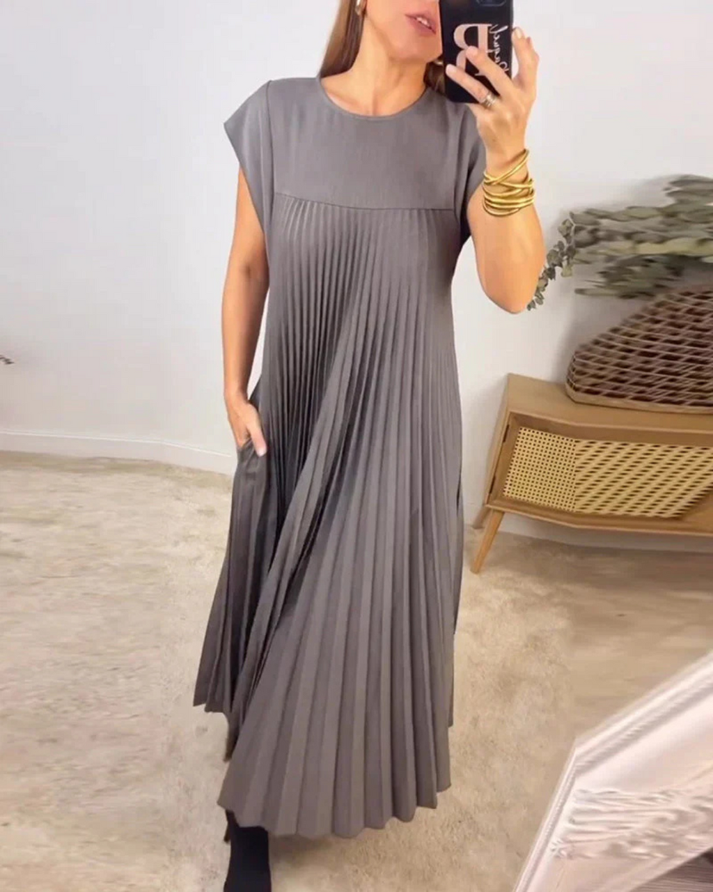 GR | Elegant pleated dress
