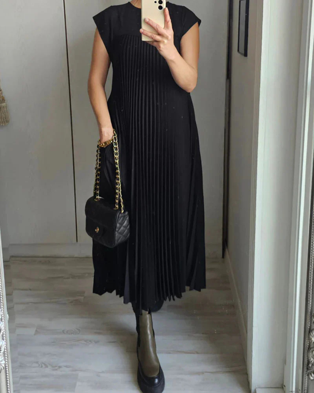 GR | Elegant pleated dress