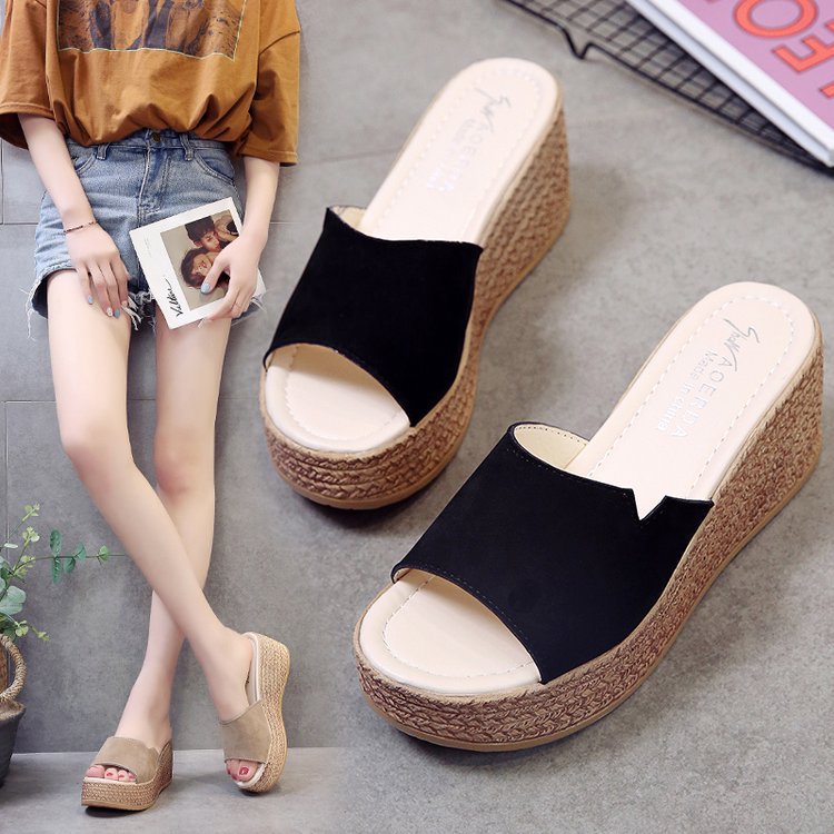 Women's wedge sandals with a modern crossover design and non-slip sole, size GR