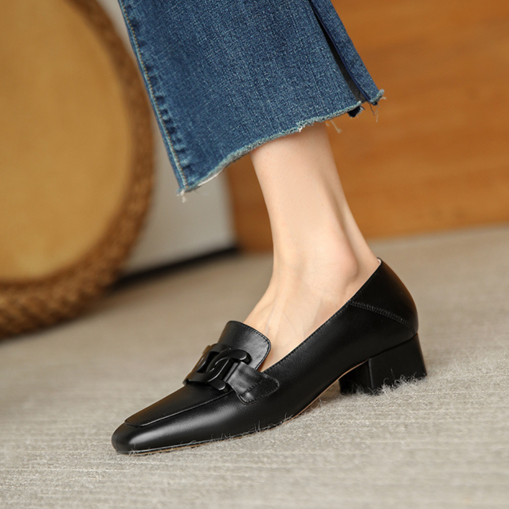 GR | Comfortable shoes with a medium heel and arch support