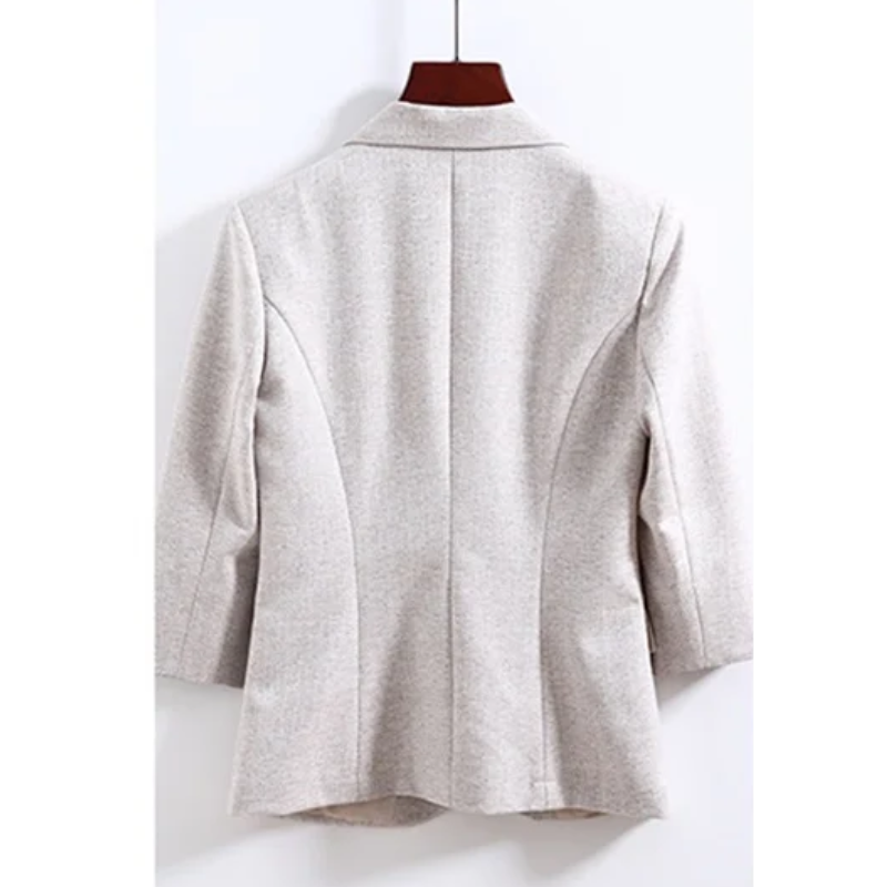 GR | Elegant women's blazer with button details. Ideal for the office.