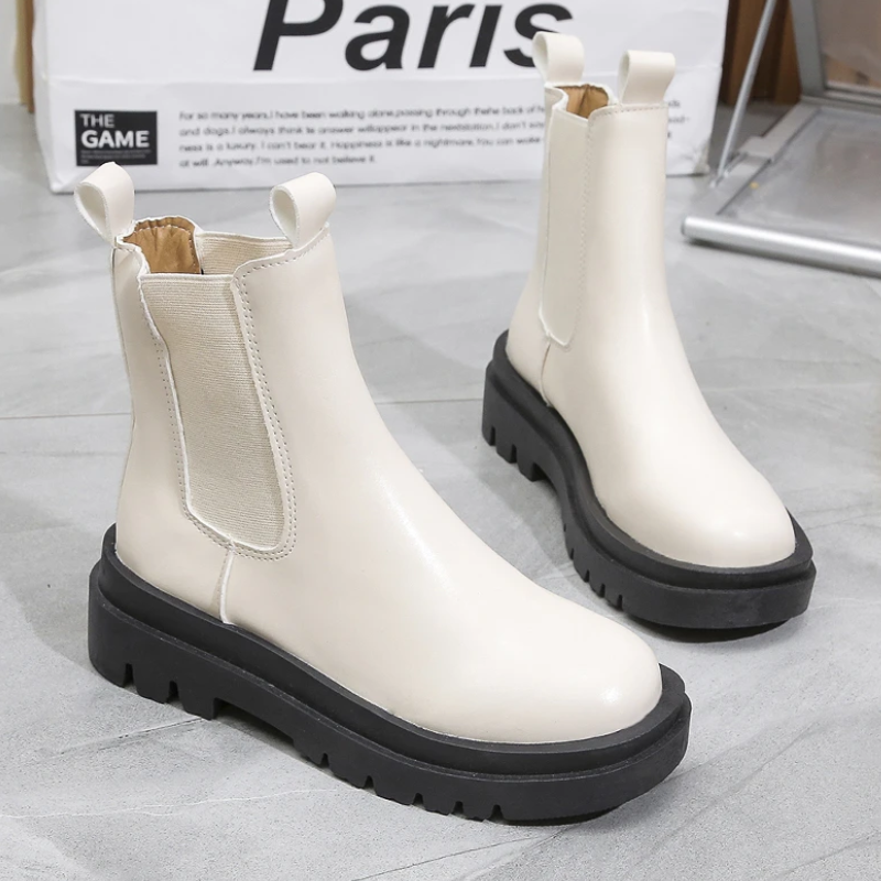 GR | Women's Chelsea Boots with Elastic Sides and Pull Tabs