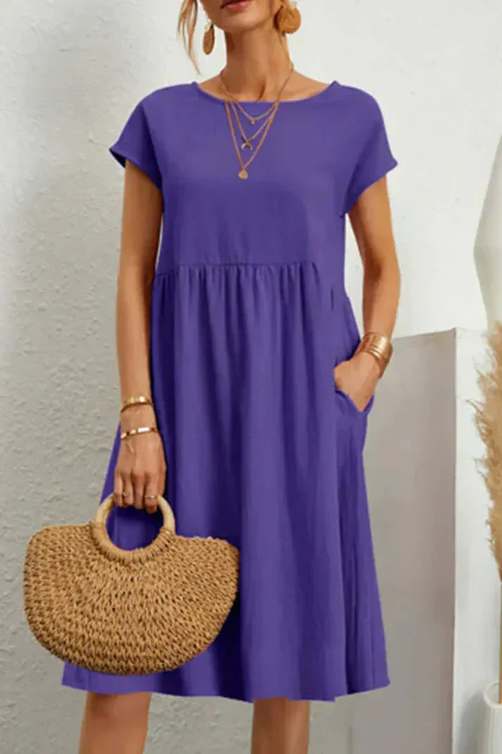 GR | Plain, casual dress with short sleeves and a round neckline