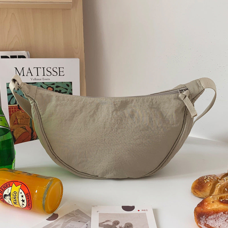 GR | Crescent-shaped bag