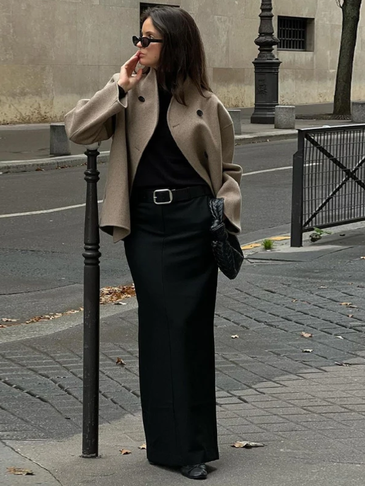 GR | Women's asymmetrical trench coat with wide lapels and double closure