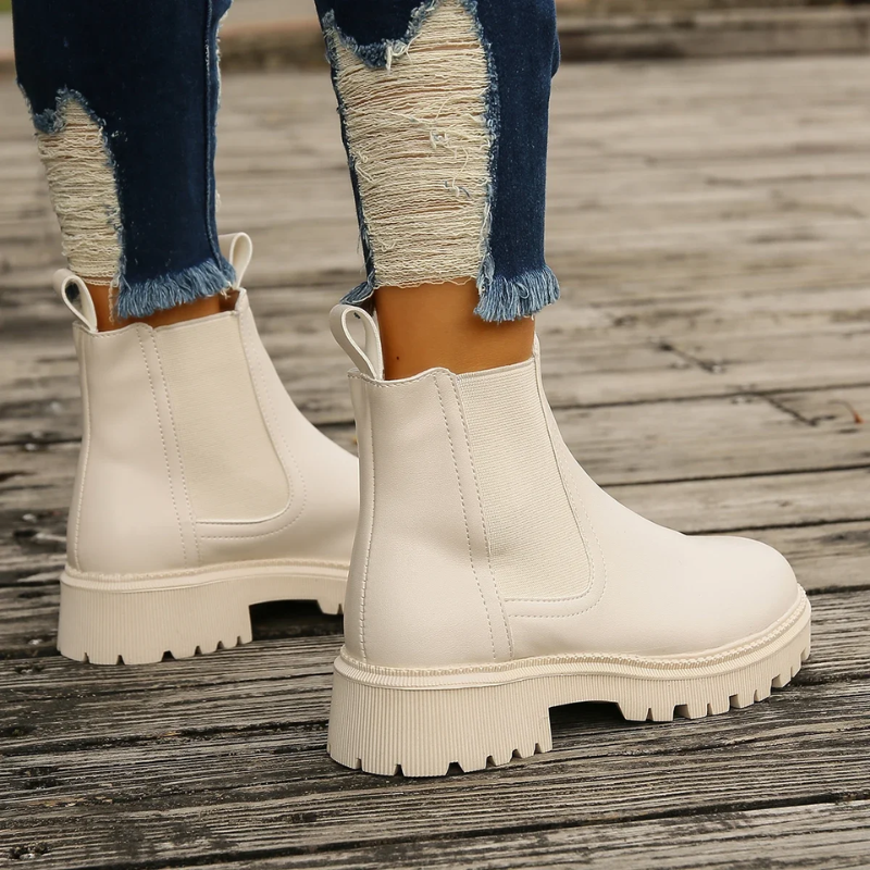 GR | Women's leather Chelsea boots with pull tabs