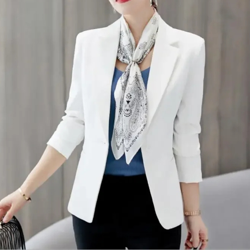 GR | Elegant women's blazer with slim fit