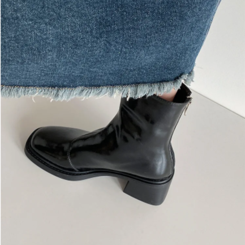GR | Stylish leather ankle boots with block heels for women