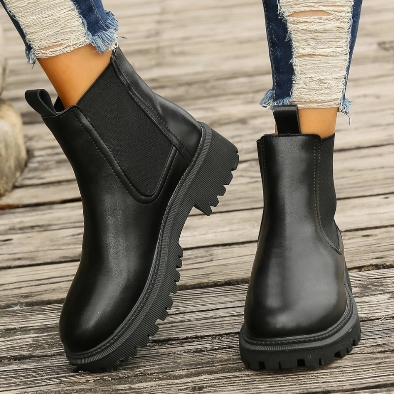 GR | Women's leather Chelsea boots with pull tabs