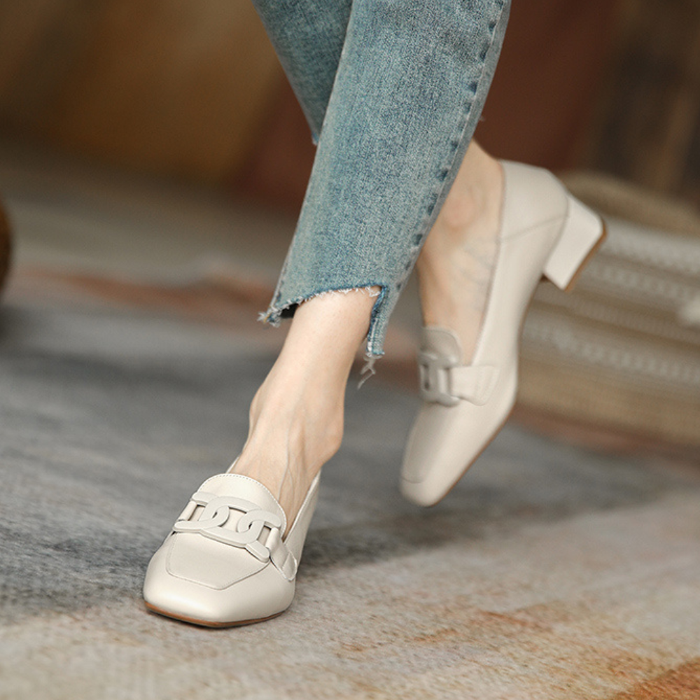 GR | Comfortable shoes with a medium heel and arch support