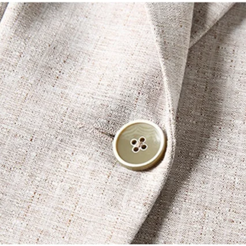GR | Elegant women's blazer with button details. Ideal for the office.