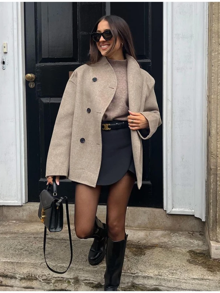 GR | Women's asymmetrical trench coat with wide lapels and double closure