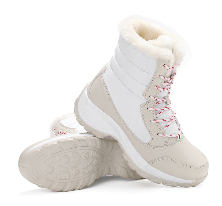 GR | Waterproof winter boots with plush lining, lace-up closure and sturdy sole