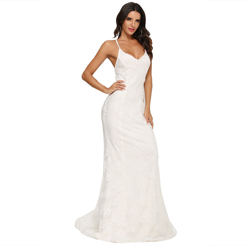 Women's elegant evening dress with delicate lace insert and seductive back cutout, size GR