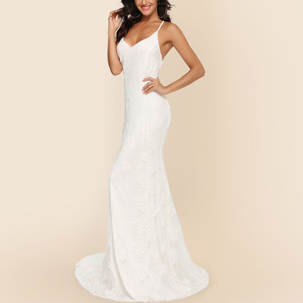 Women's elegant evening dress with delicate lace insert and seductive back cutout, size GR
