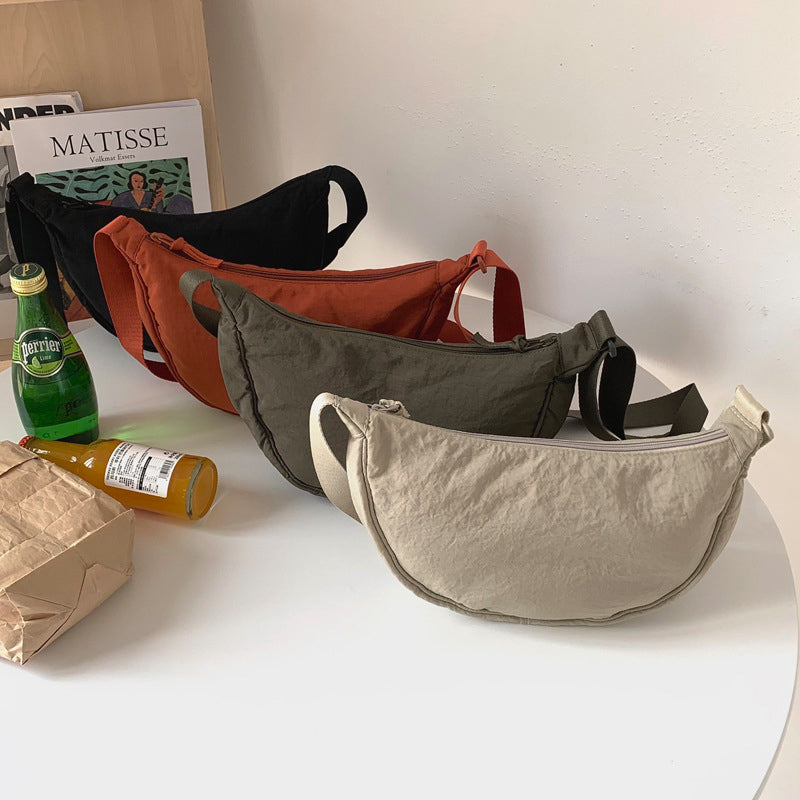 GR | Crescent-shaped bag