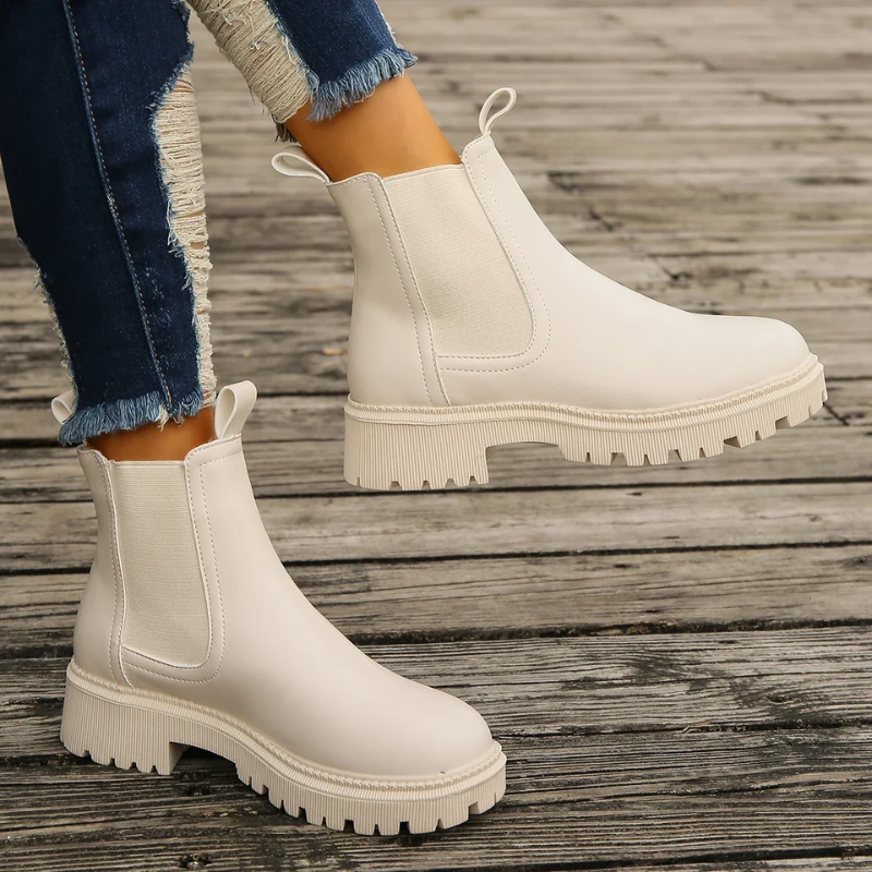 GR | Women's leather Chelsea boots with pull tabs