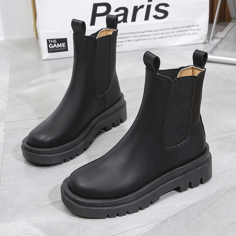 GR | Women's Chelsea Boots with Elastic Sides and Pull Tabs