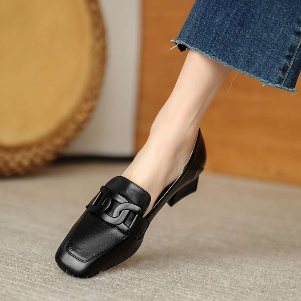 GR | Comfortable shoes with a medium heel and arch support