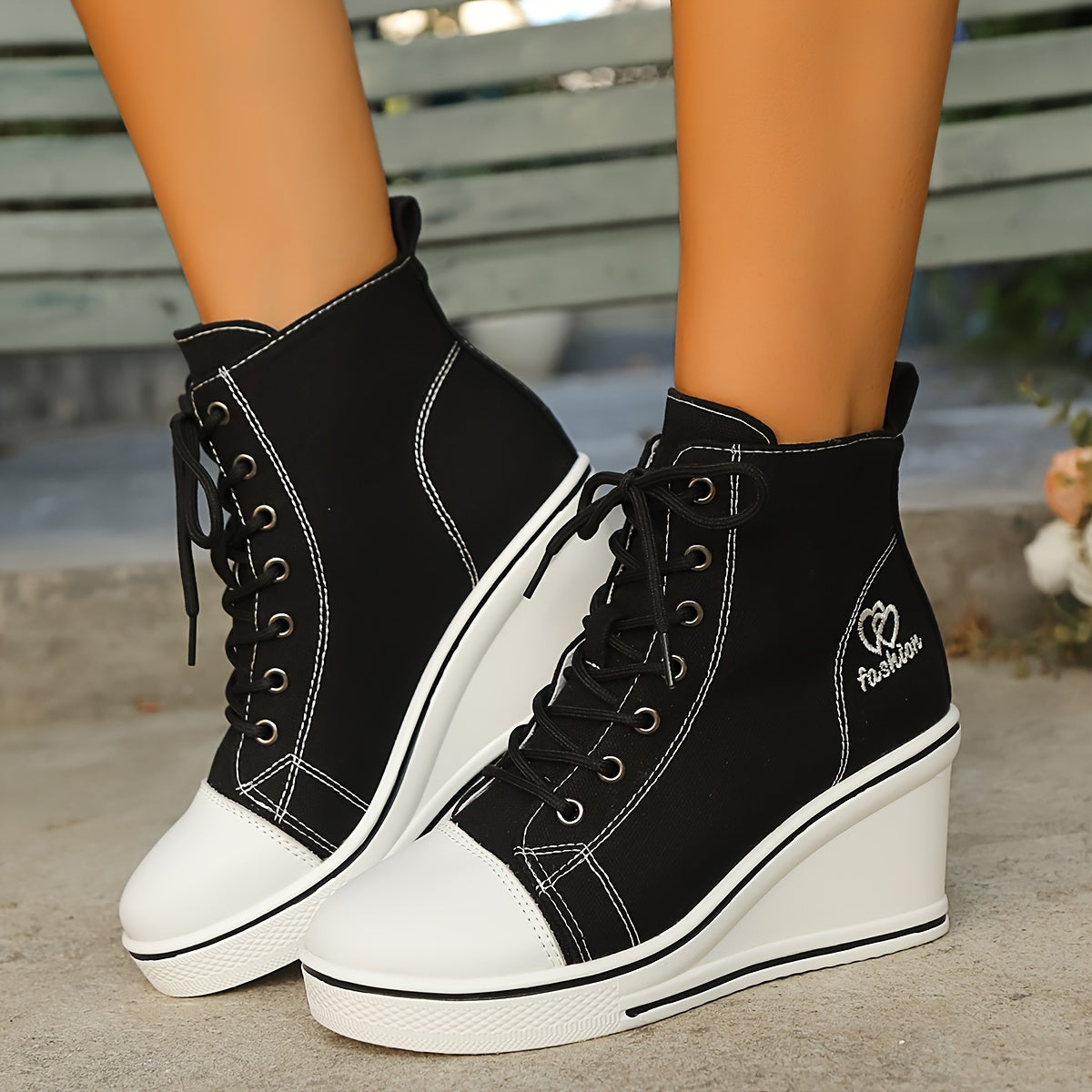 GR | Simple canvas ankle boots with love motif