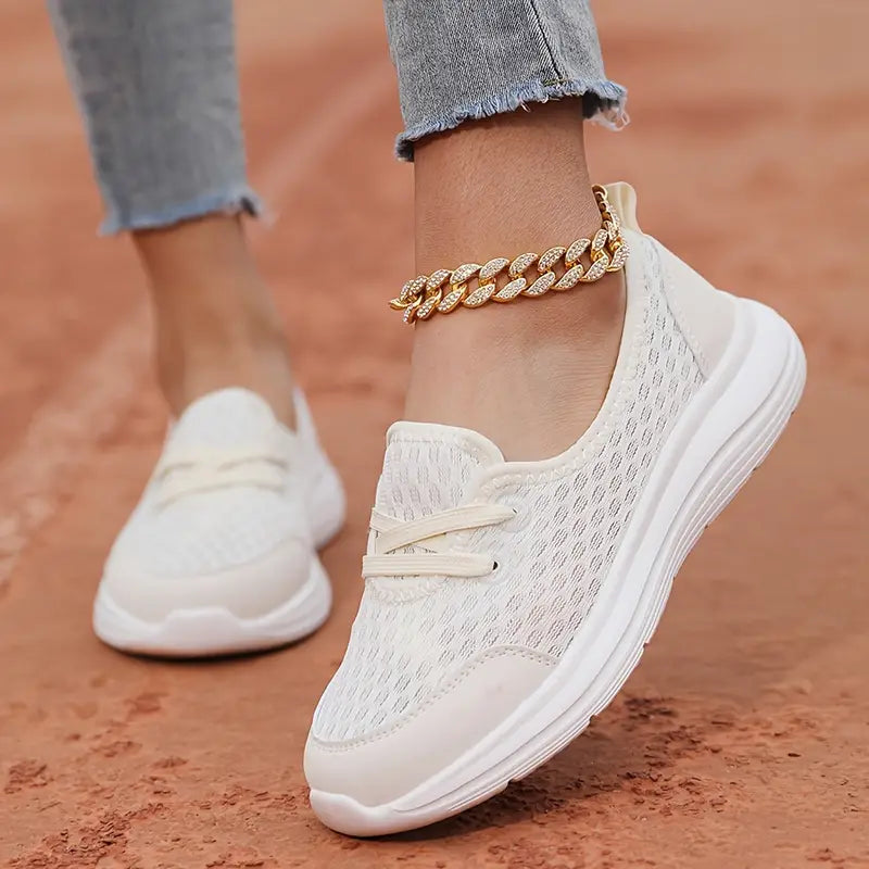 GR | Lightweight, slip-on sneakers with a soft sole