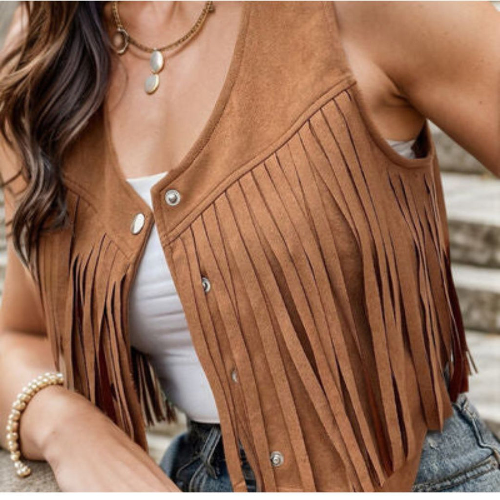 GR | Suede vest with fringe and button detail