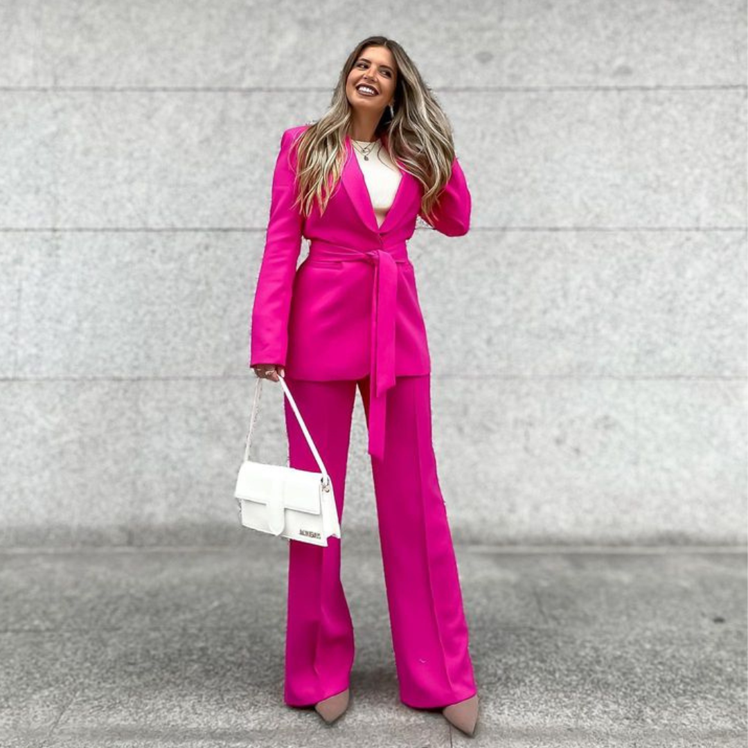GR | Elegant blazer with belt and matching trousers