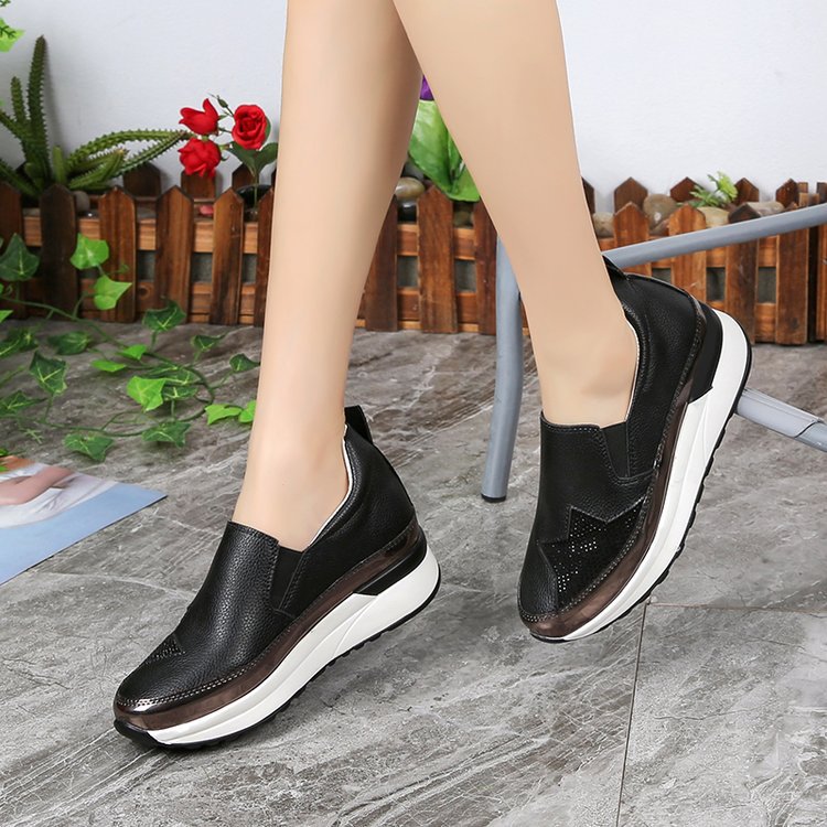 Women's slip-on sneakers with glittery upper and comfortable sole, size S