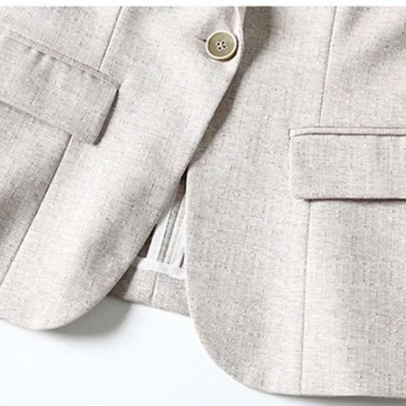 GR | Elegant women's blazer with button details. Ideal for the office.