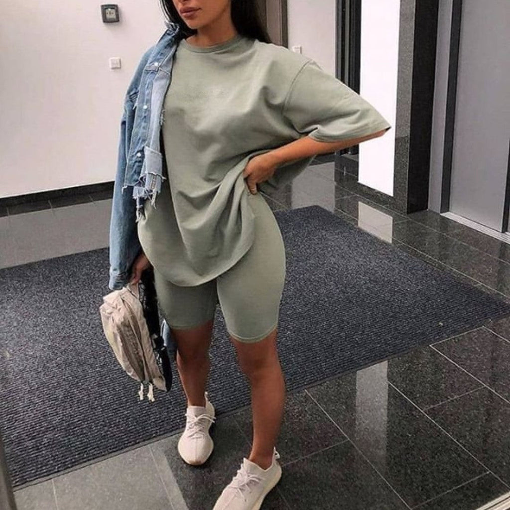 Damen sportliches Zweiteiliges Set mit T-Shirt und Shorts GR