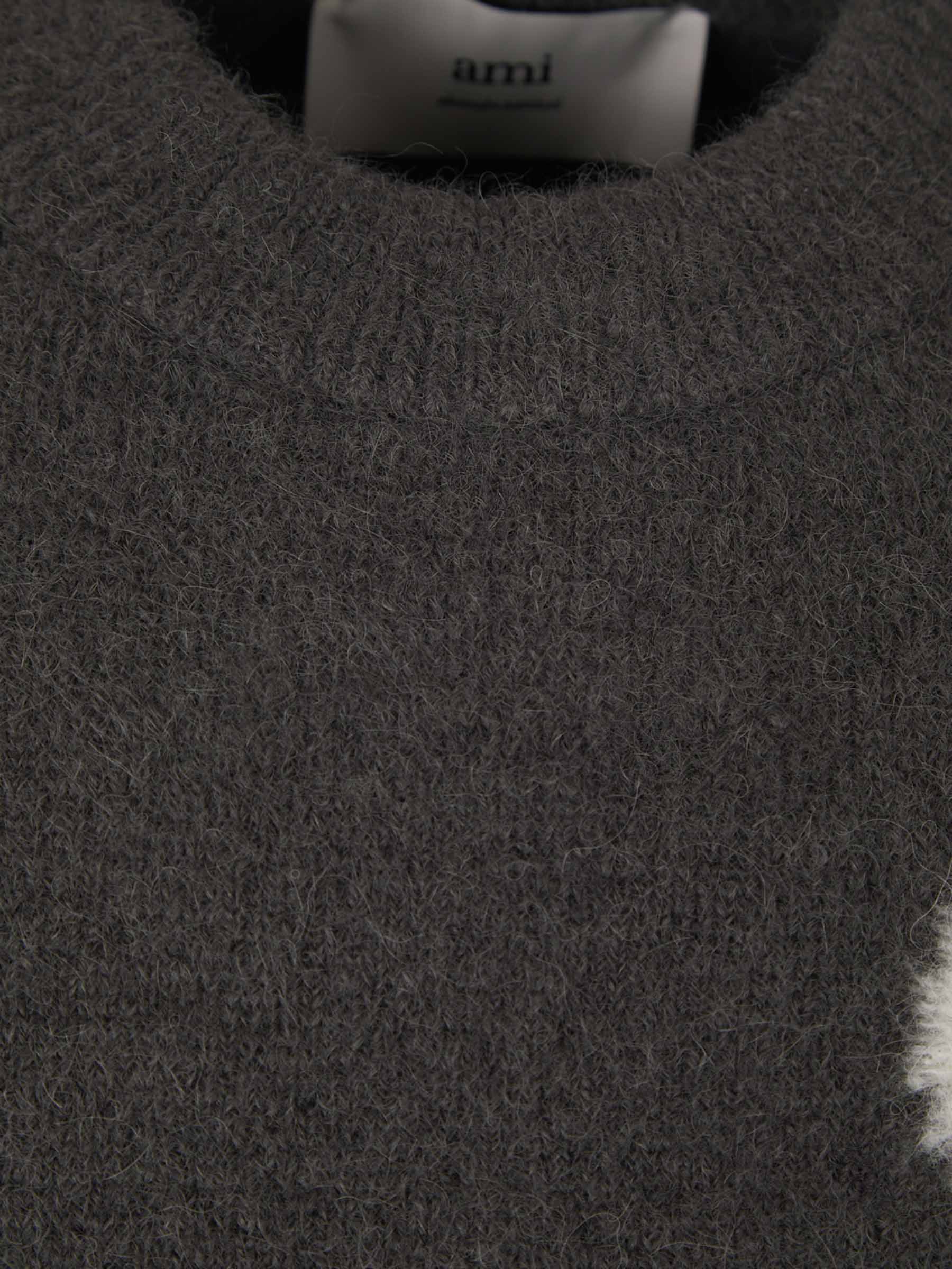 GR | Fashionable heart sweater