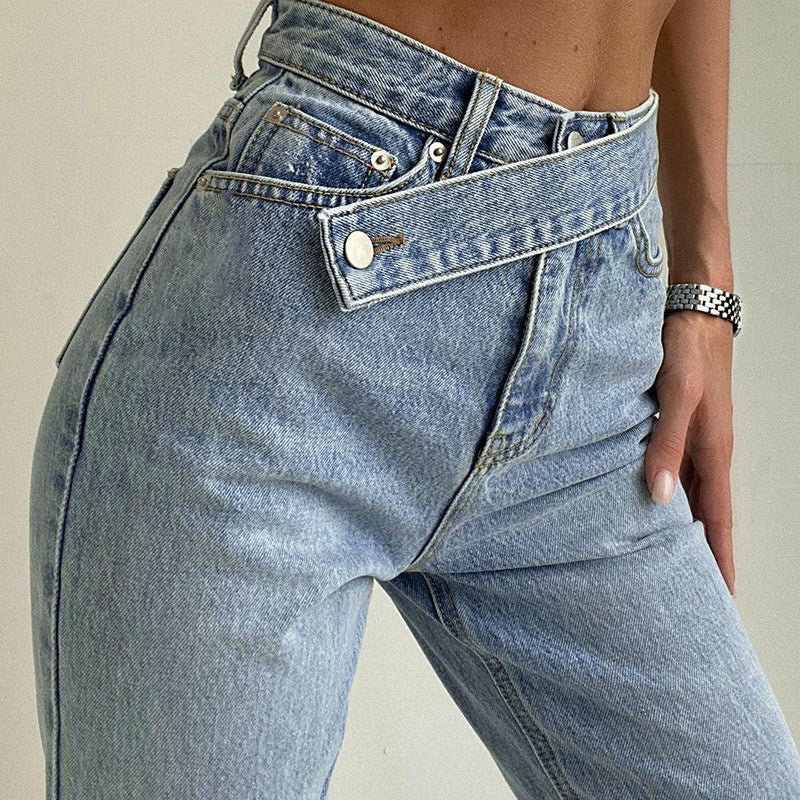 GR taillierte Jeans mit unregelmäßigem Gürtel in Distressed-Look
