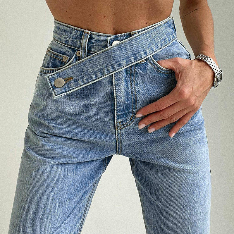 GR taillierte Jeans mit unregelmäßigem Gürtel in Distressed-Look