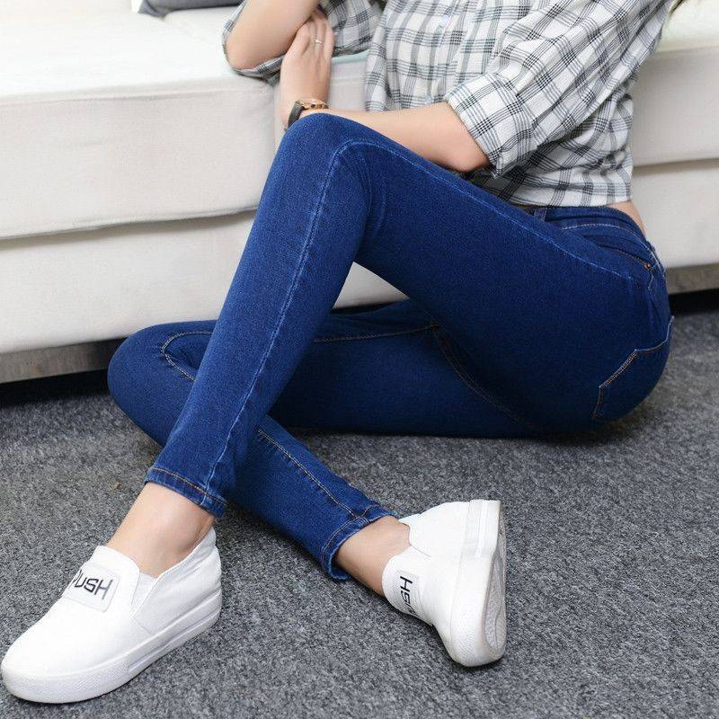 GR - High-waisted denim trousers in a large size