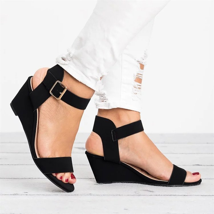 Women's wedge sandals with elegant strap design and comfortable footbed, size GR