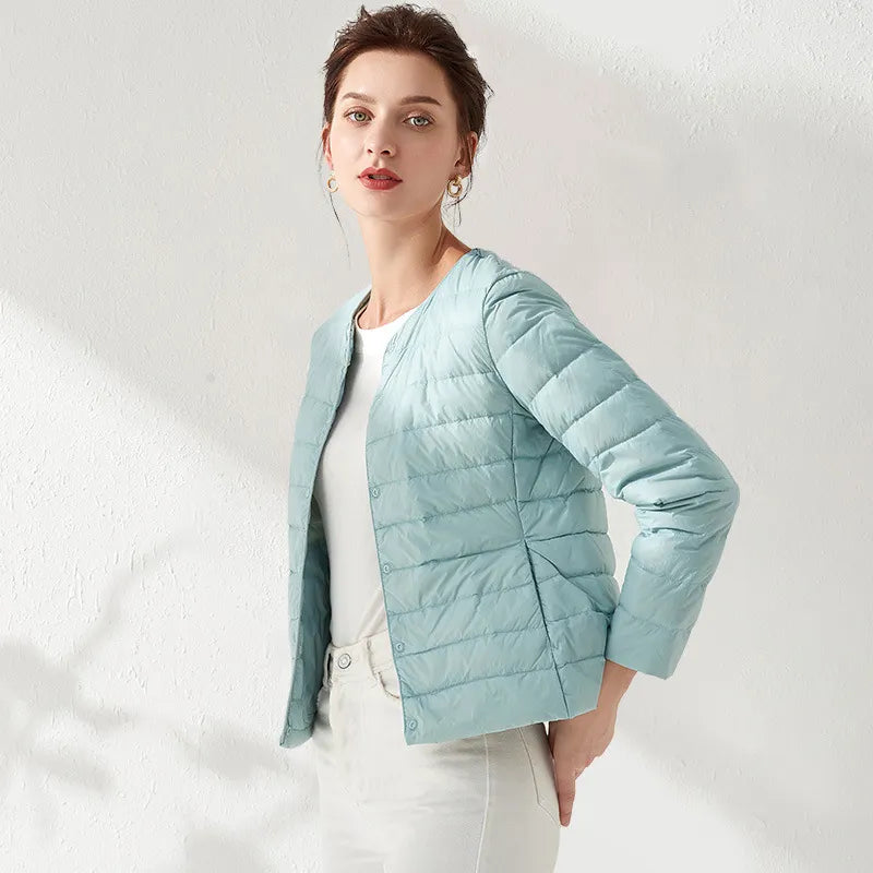GR | Lightweight, collarless and figure-hugging quilted jacket for women