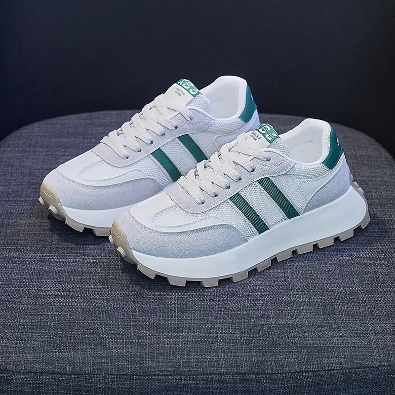 GR | Modern and versatile sports shoes